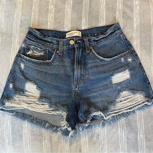 Abercrombie denim shorts, boyfriend fit, mid rise, medium wash, size 25/0